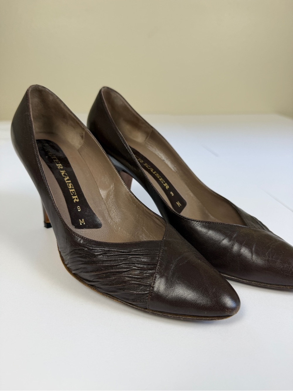 Peter Kaiser‎ Dark Brown Leather Ruched Pointed-Toe Pumps
